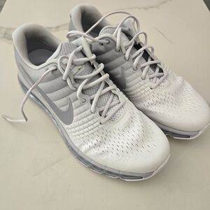 Nike Men's Athletic Shoes in White and Gray